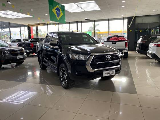 TOYOTA HILUX 2.8 D-4D TURBO DIESEL CD SRV 4X4 AUTOMÁTICO TOYOTA HILUX 2.8 D-4D TURBO DIESEL CD SRV 4X4 AUTOMÁTICO
